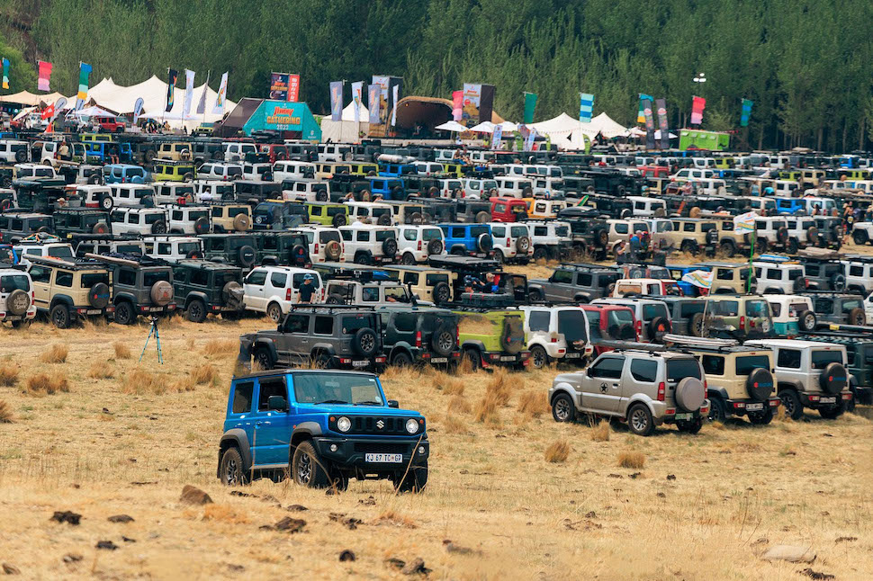 Suzuki Jimny: Em gái Japan lạ mắt