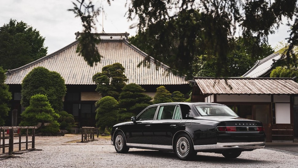Toyota Century: Chiếc limousine hoàng gia