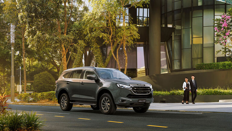 Isuzu Mu-X: 7 chỗ gầm cao, doanh số thấp nhất Việt Nam!