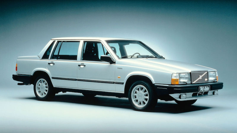 Mẫu xe Volvo 740 ra mắt, kiểu dáng sedan vuông vức phổ biến thời đó