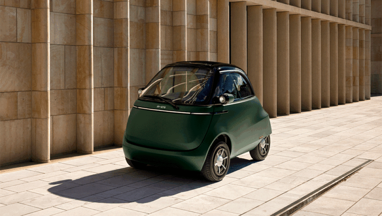 Xe siêu nhỏ thu hút đám đông, người Việt nói không!