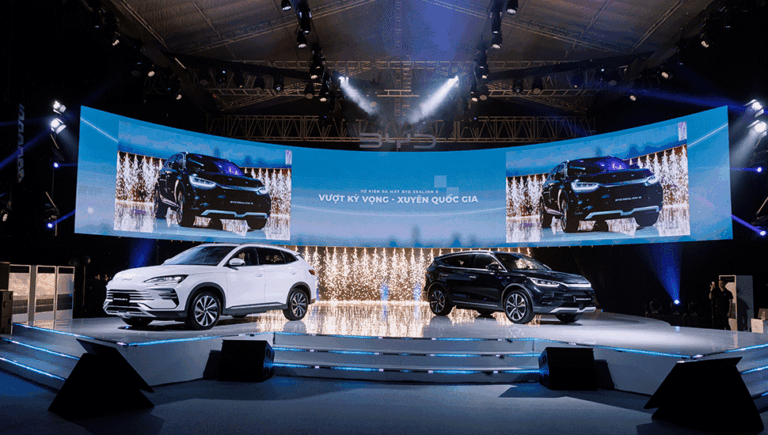 Test drive đến cạn bình BYD Sealion 6, đối thủ khiếp vía