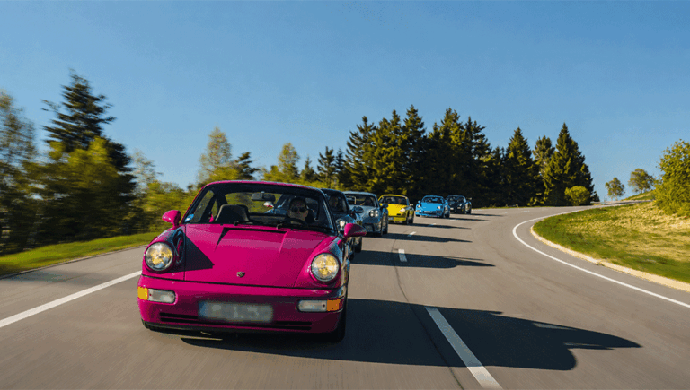 Porsche ngồi trước. Mer ngồi sau. Phương Trang giường dưới