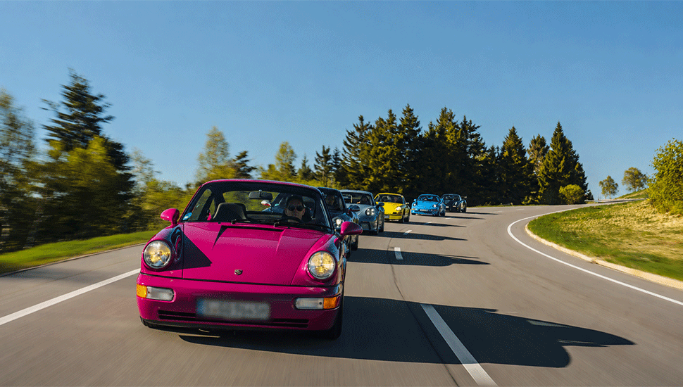 Porsche ngồi trước Thumb