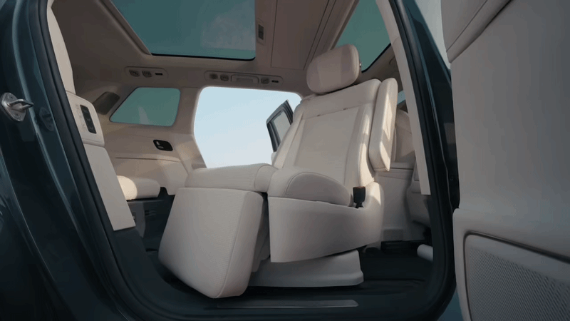 Lynk&Co 900 Đánh cờ