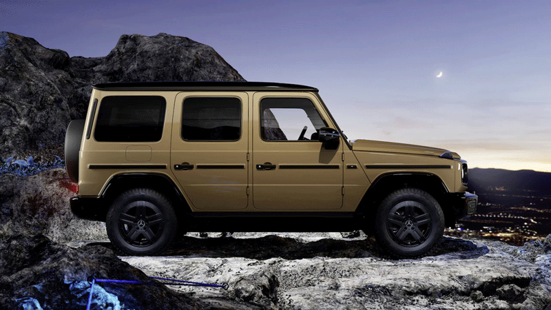 Mercedes g 580 side view